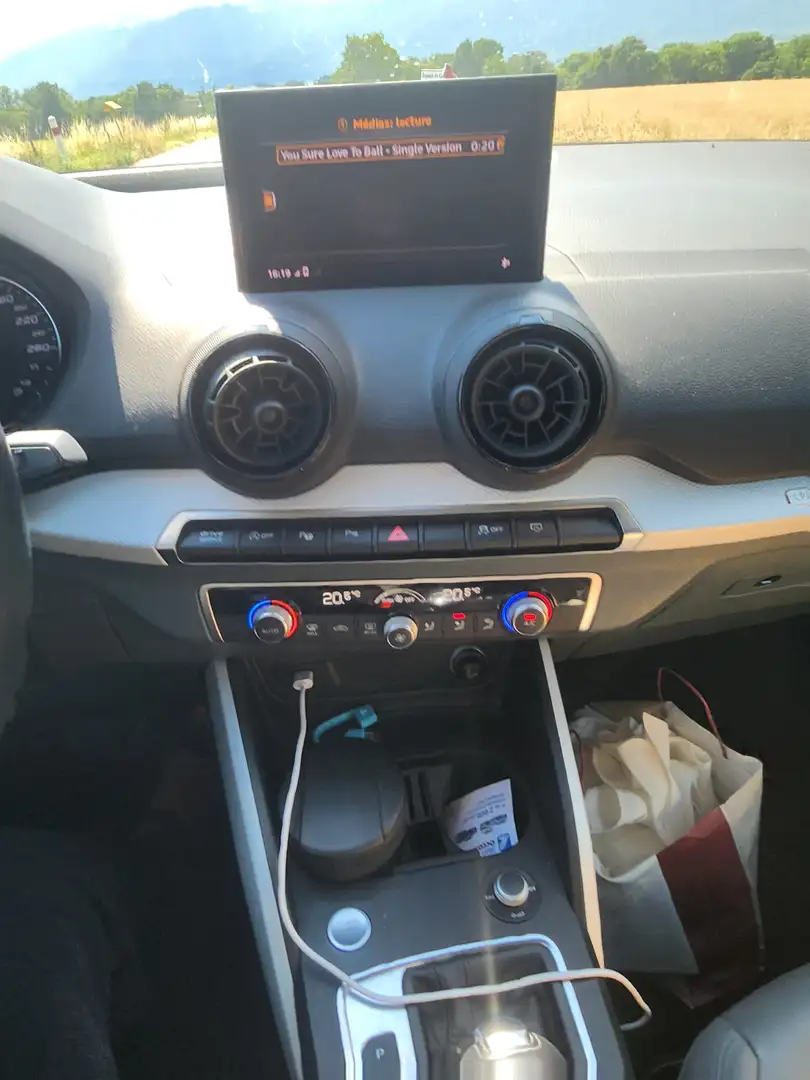 Audi Q2 1,4 TFSI COD Argent - 2