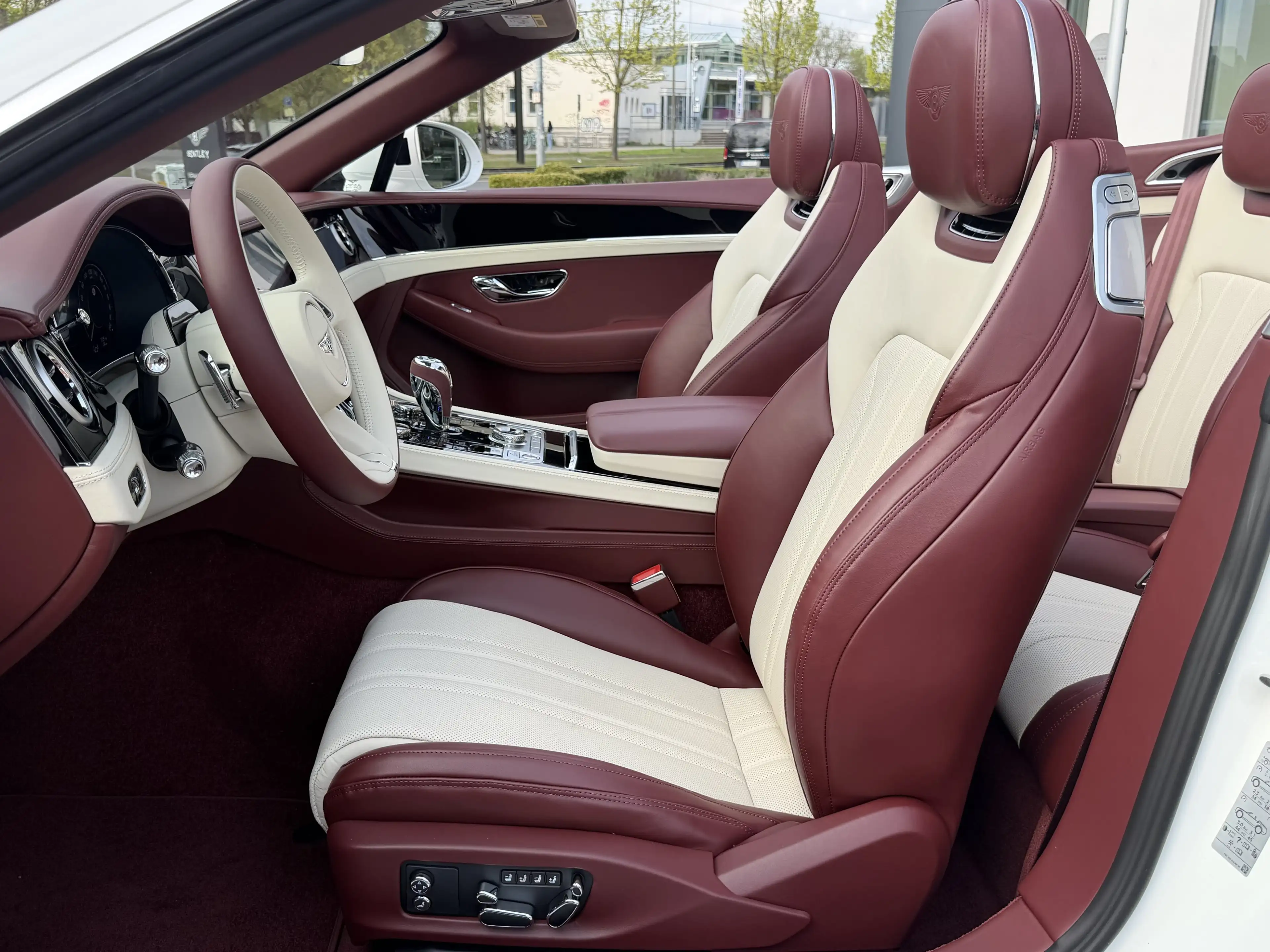 Bentley Continental GTC V8 Hybr.*Touring*Front Seat Comf* — photo 13