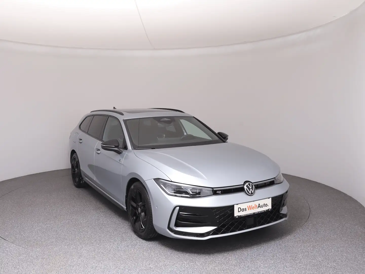 Volkswagen Passat Variant R-Line eTSI DSG Silber - 2