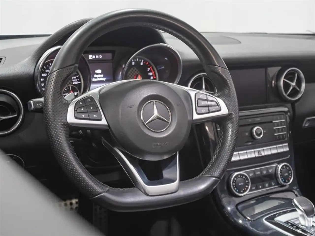 Mercedes-Benz SLC снимка Mercedes-Benz SLC
