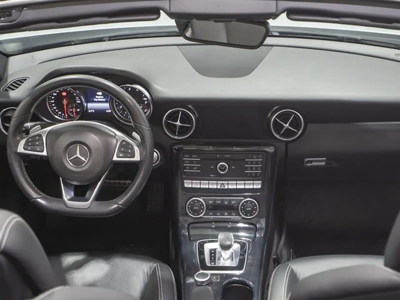 Mercedes-Benz SLC снимка Mercedes-Benz SLC