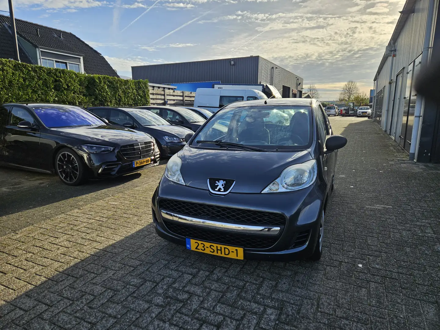 Peugeot 107 1.0-12V XR Grijs - 2