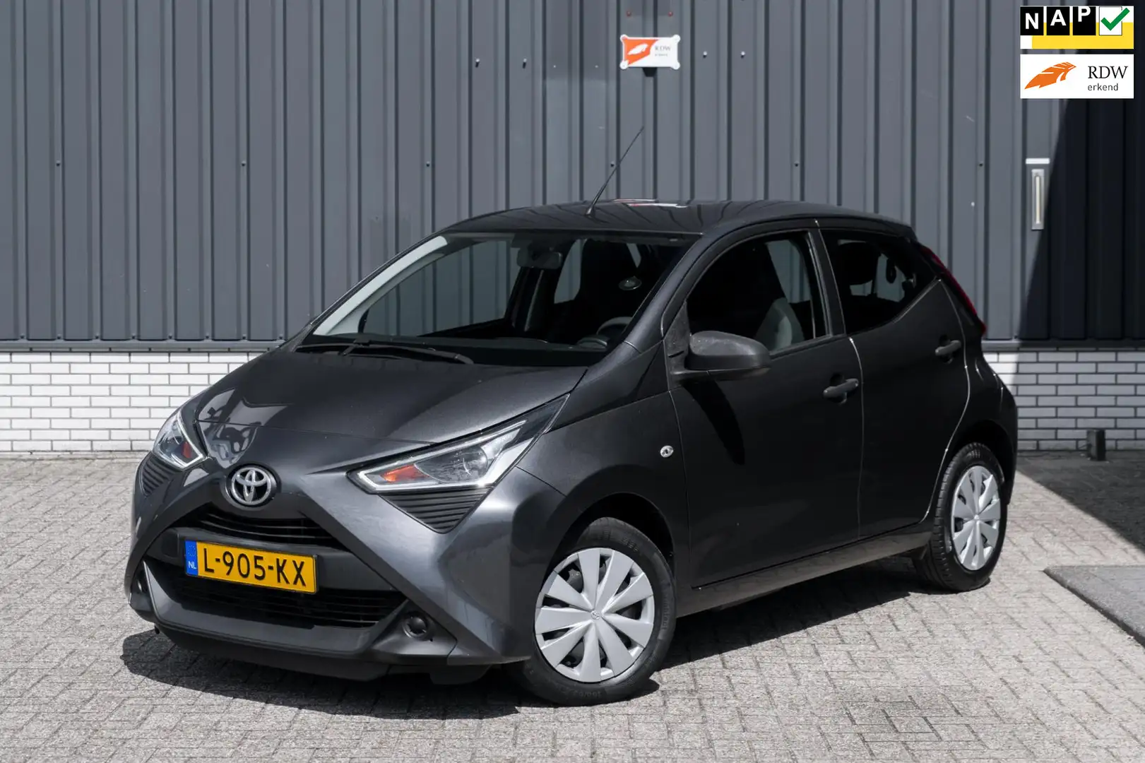 Toyota Aygo 1.0 VVT-i x-fun*Airco* Šedá - 1