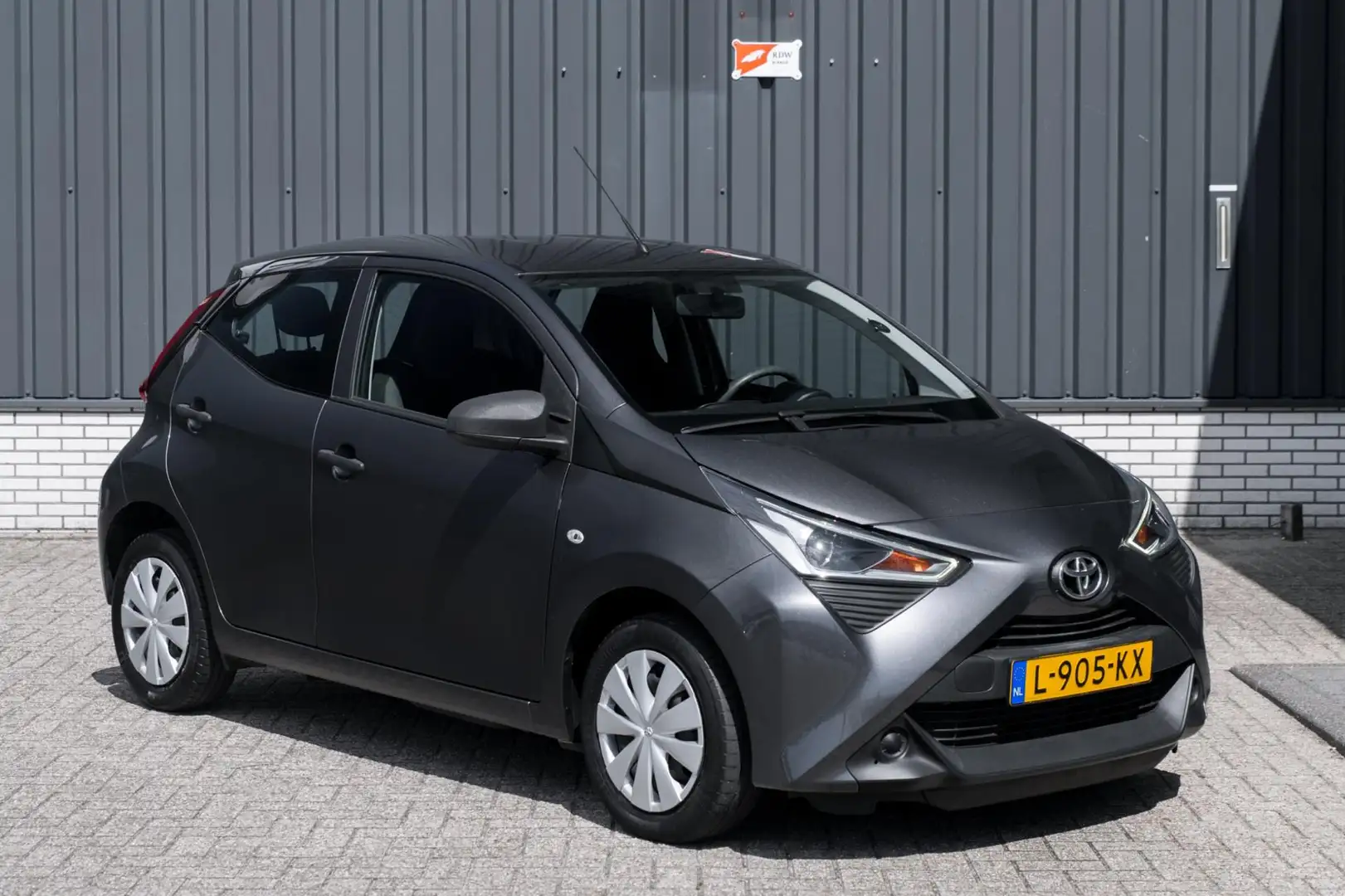 Toyota Aygo 1.0 VVT-i x-fun*Airco* Šedá - 2