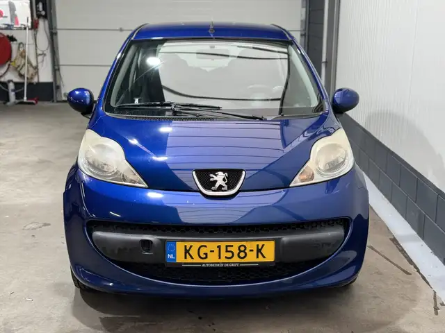 Peugeot 107 view 2