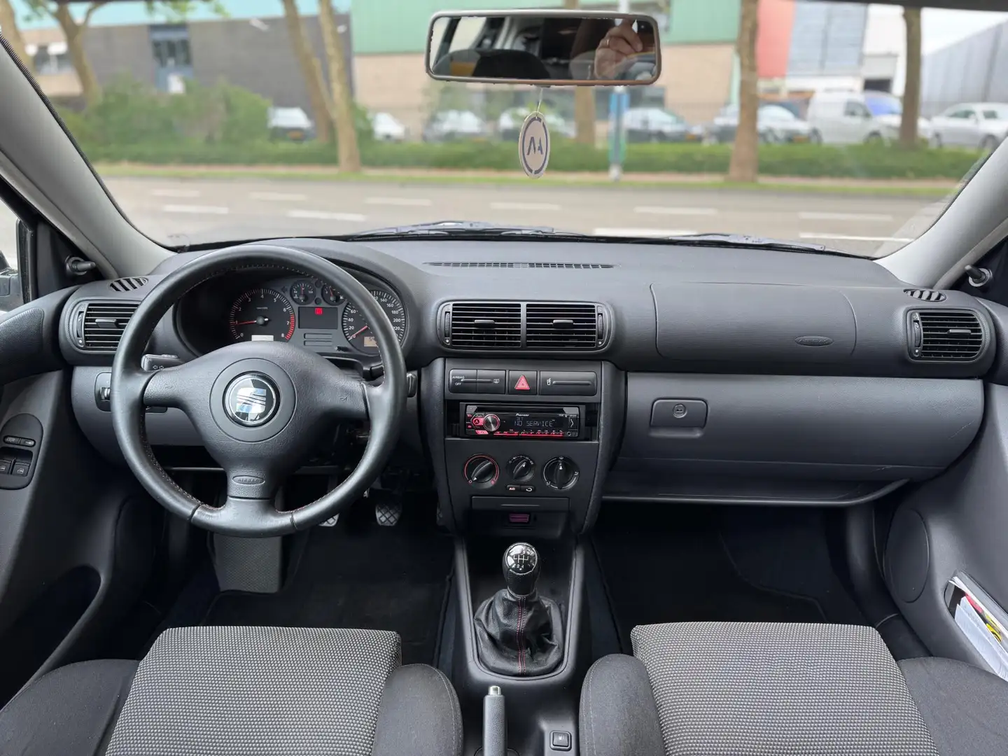 SEAT Leon 53.000km NAP Airco Trekhaak LM velgen Bluetooth Ni Noir - 2