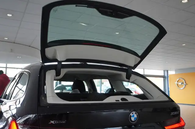 BMW 3 Series view 12