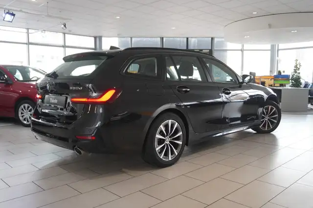 BMW 3 Series view 9