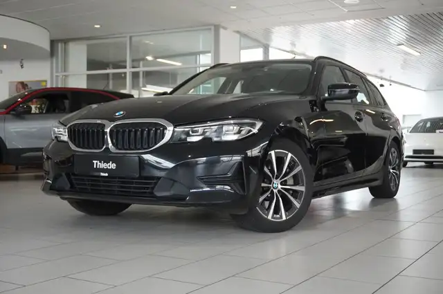 BMW 3 Series view 4