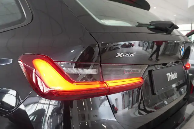 BMW 3 Series view 11