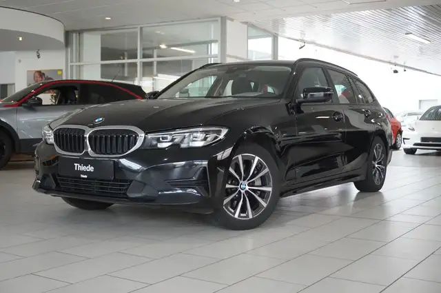 BMW 3 Series view 3