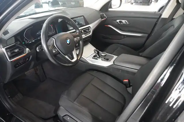 BMW 3 Series view 15