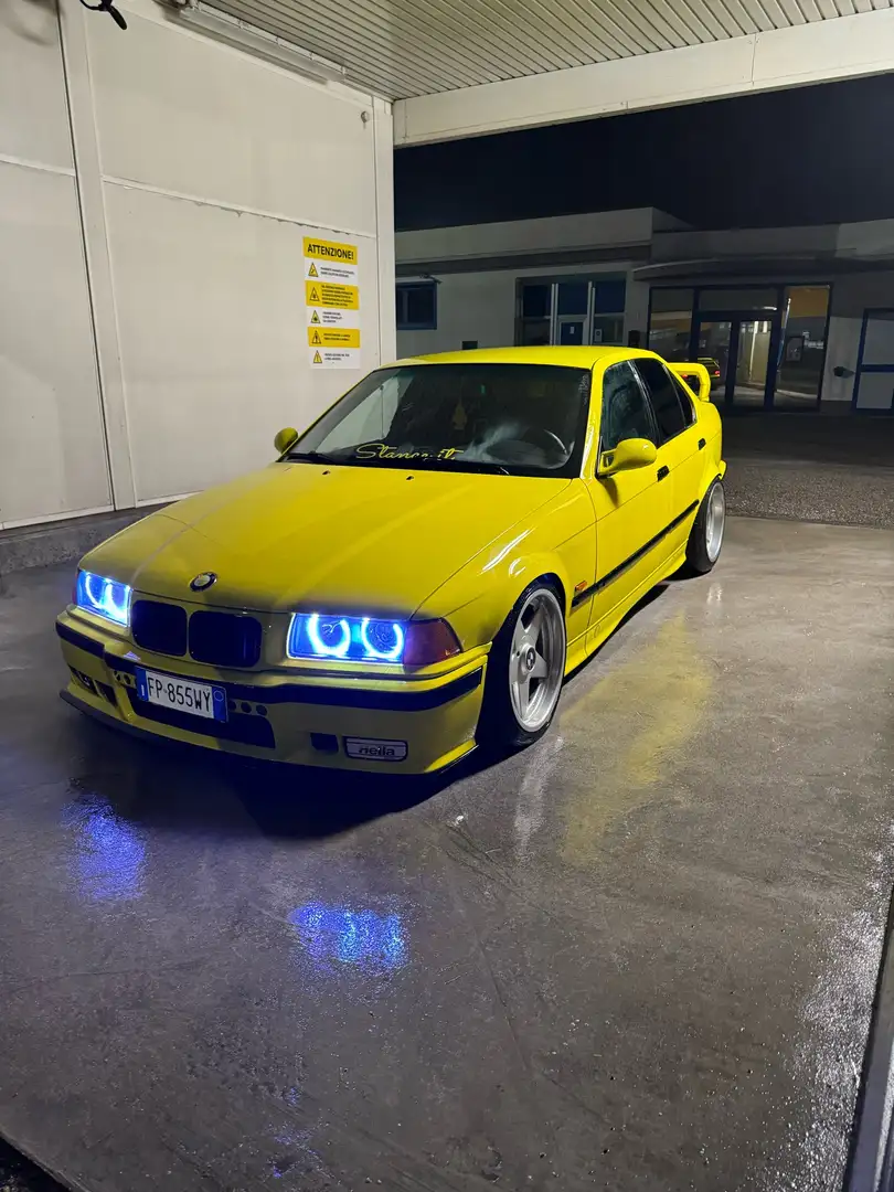 BMW 318 318tdS Europa Žlutá - 1