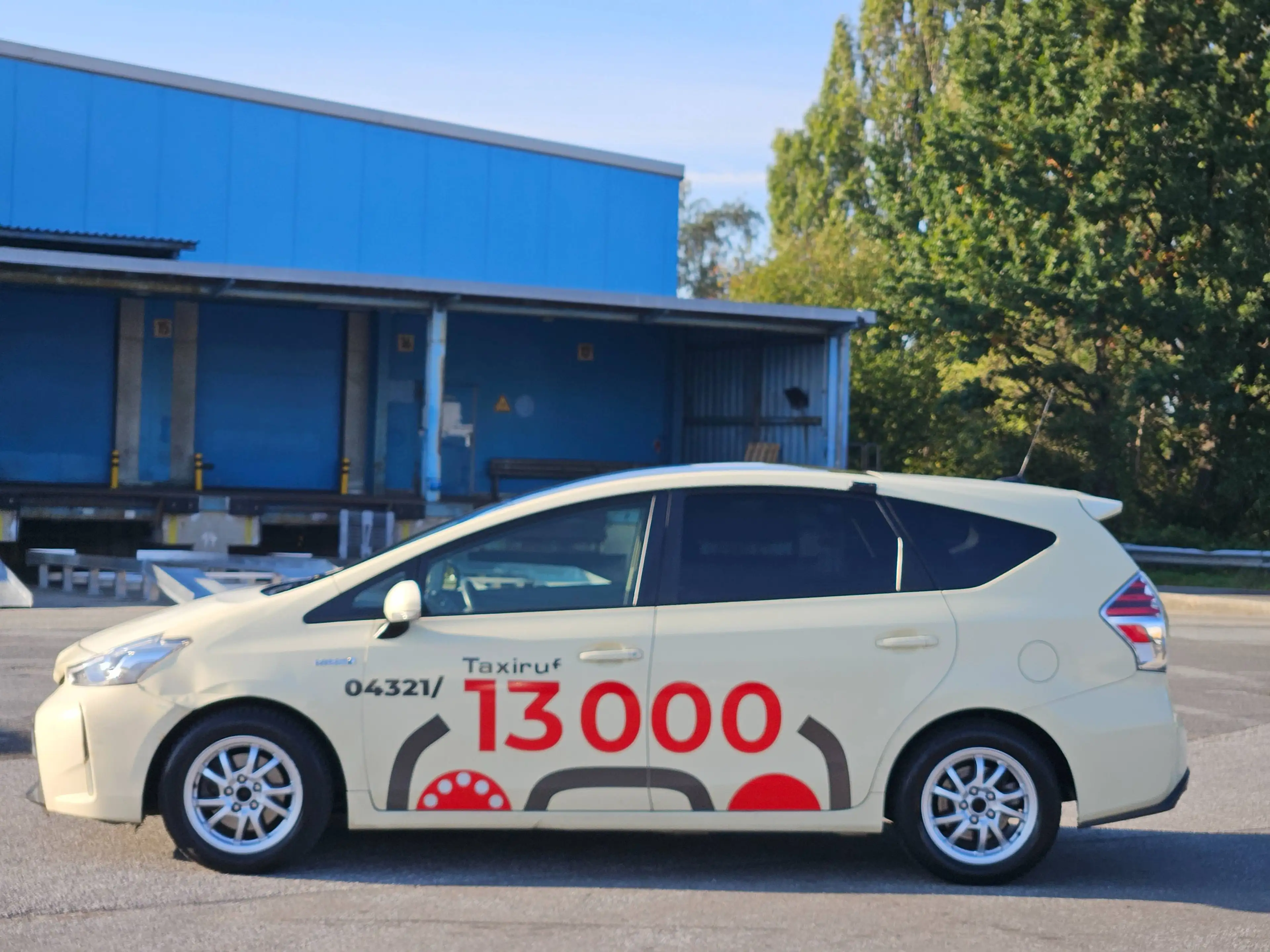 Toyota Prius+ Prius+ (Hybrid) 7 Sitzer Navi Benzin/Hybrid Kamera — photo 4