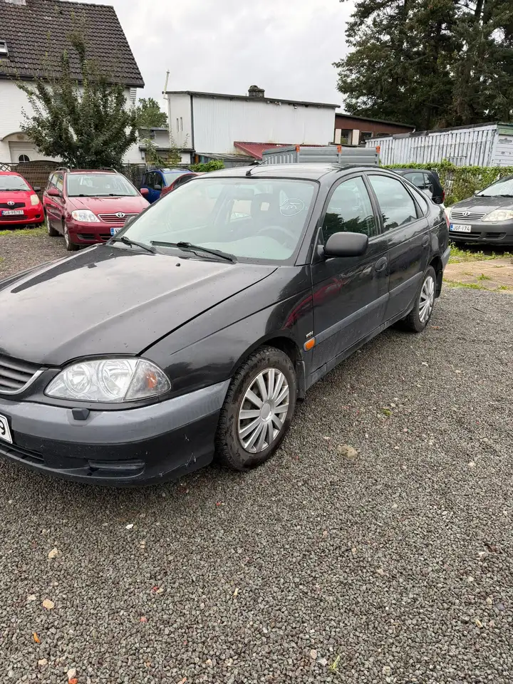 Toyota Avensis 1.6, foto 2