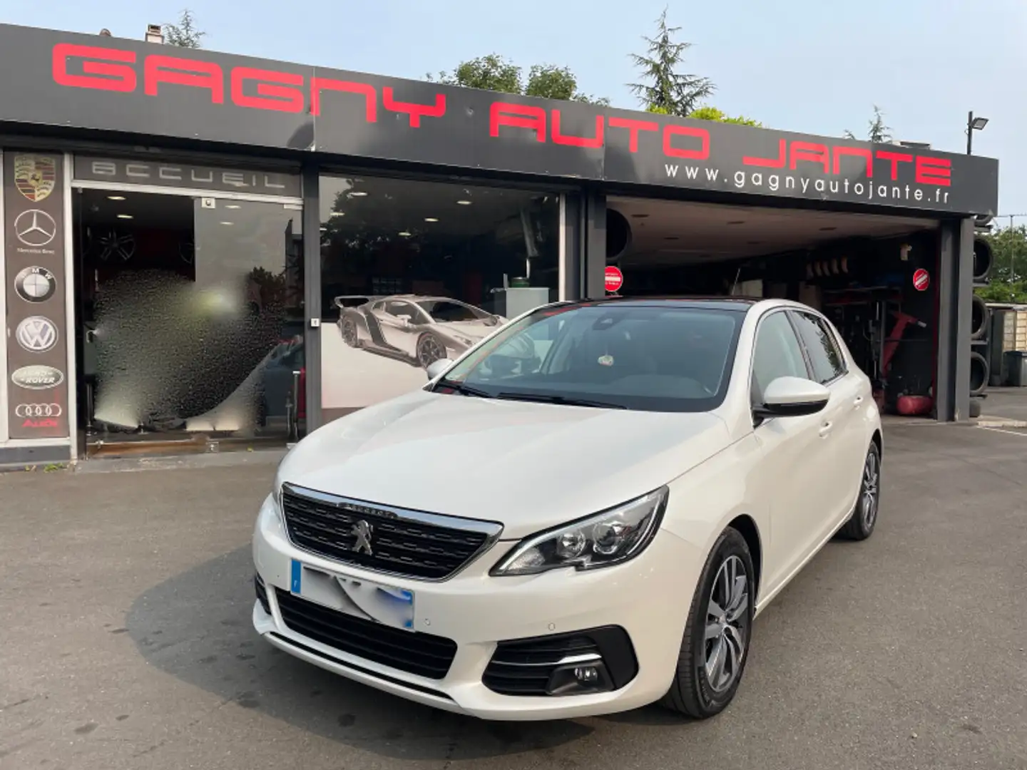 Peugeot 308 1.2 PURETECH 110CH E6.3 S\u0026S ALLURE Blanc - 1