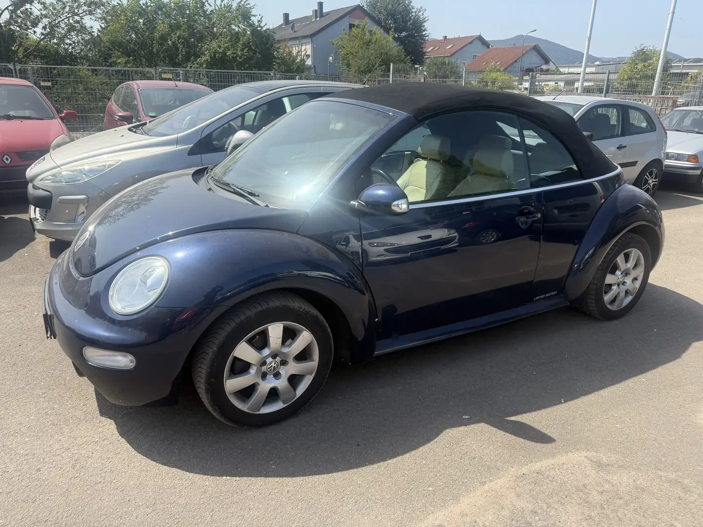 Volkswagen New Beetle 1.4 Highline Blau - 1