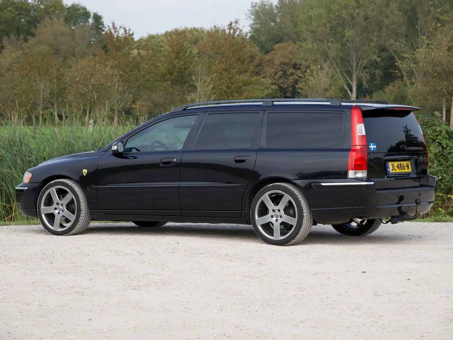 Volvo V70 2.5T Inscription GRESERVEERD Zwart - 1