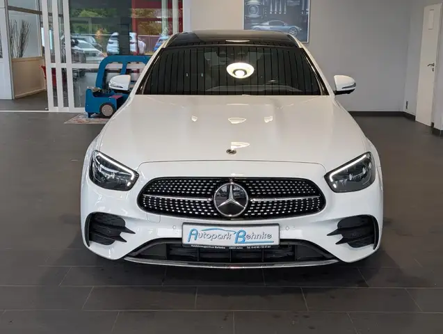 Mercedes-Benz E-Class view 5