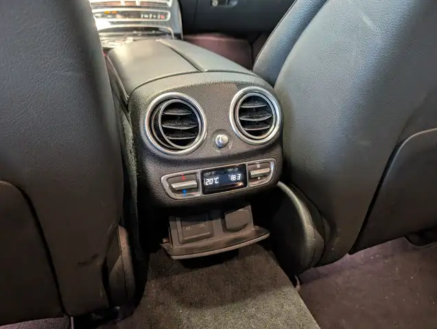 Mercedes-Benz E-Class view 12