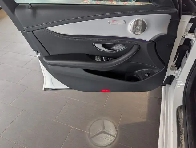 Mercedes-Benz E-Class view 9