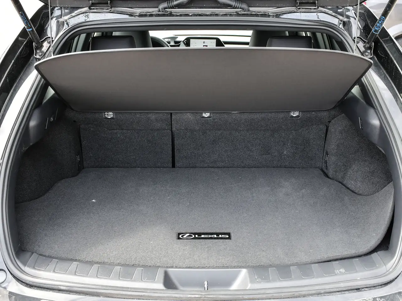 Lexus UX снимка Lexus UX