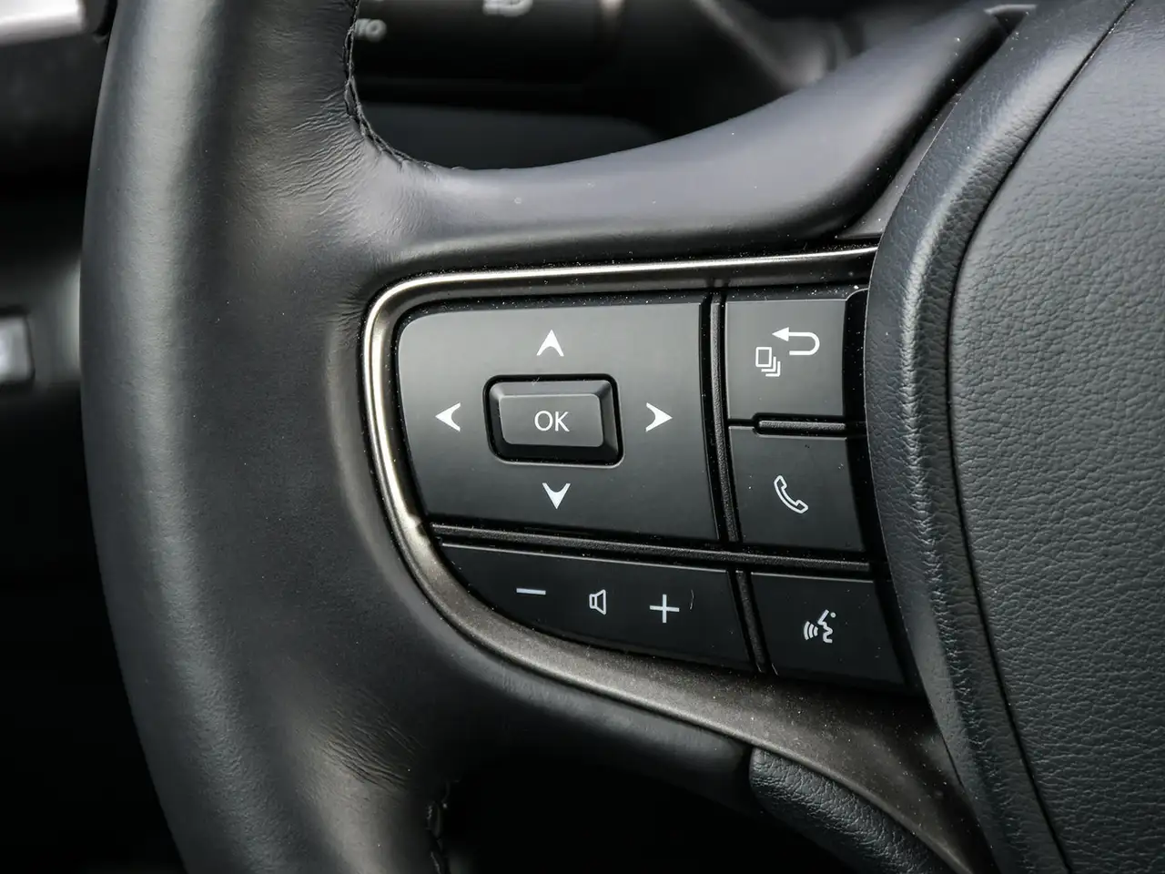 Lexus UX снимка Lexus UX