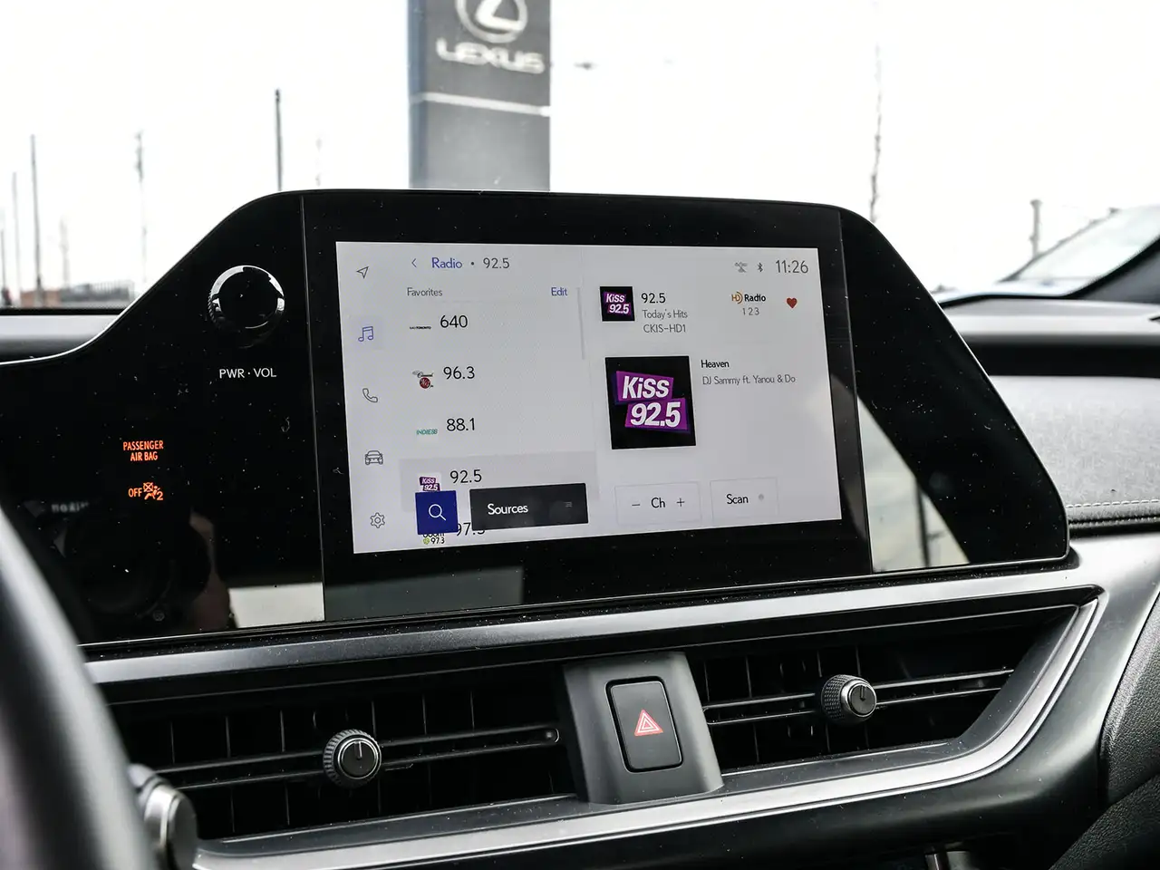 Lexus UX снимка Lexus UX