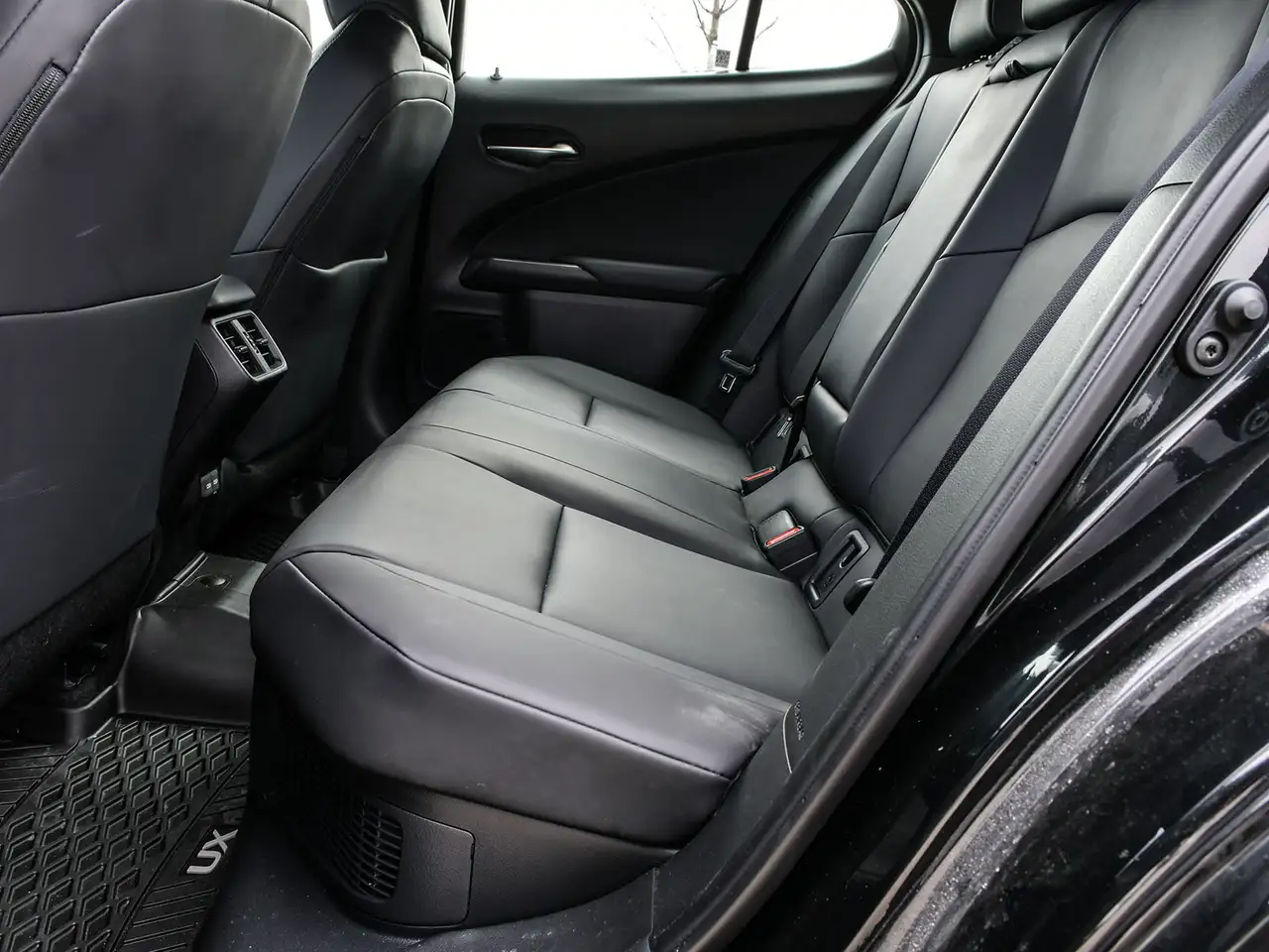 Lexus UX снимка Lexus UX
