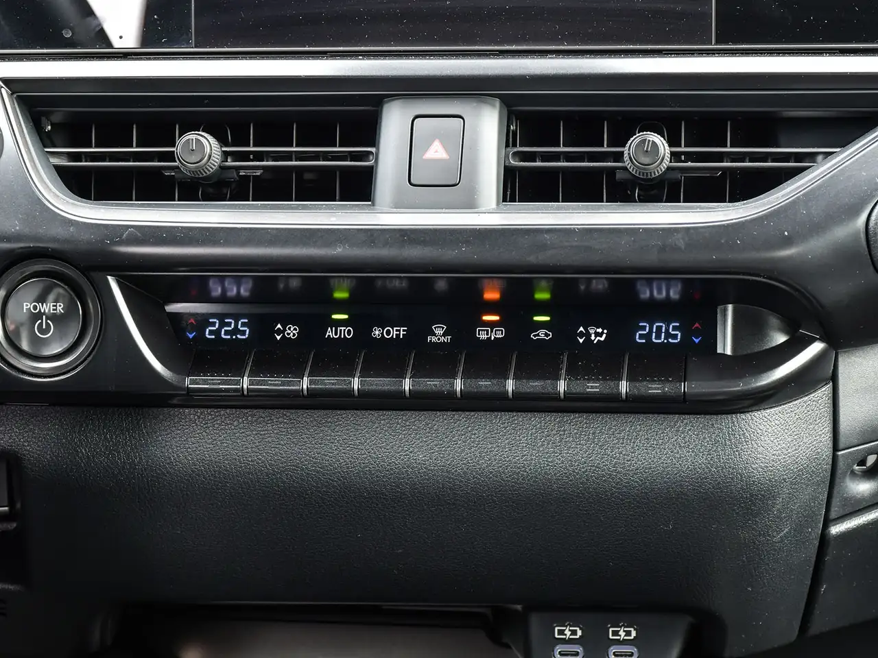 Lexus UX снимка Lexus UX
