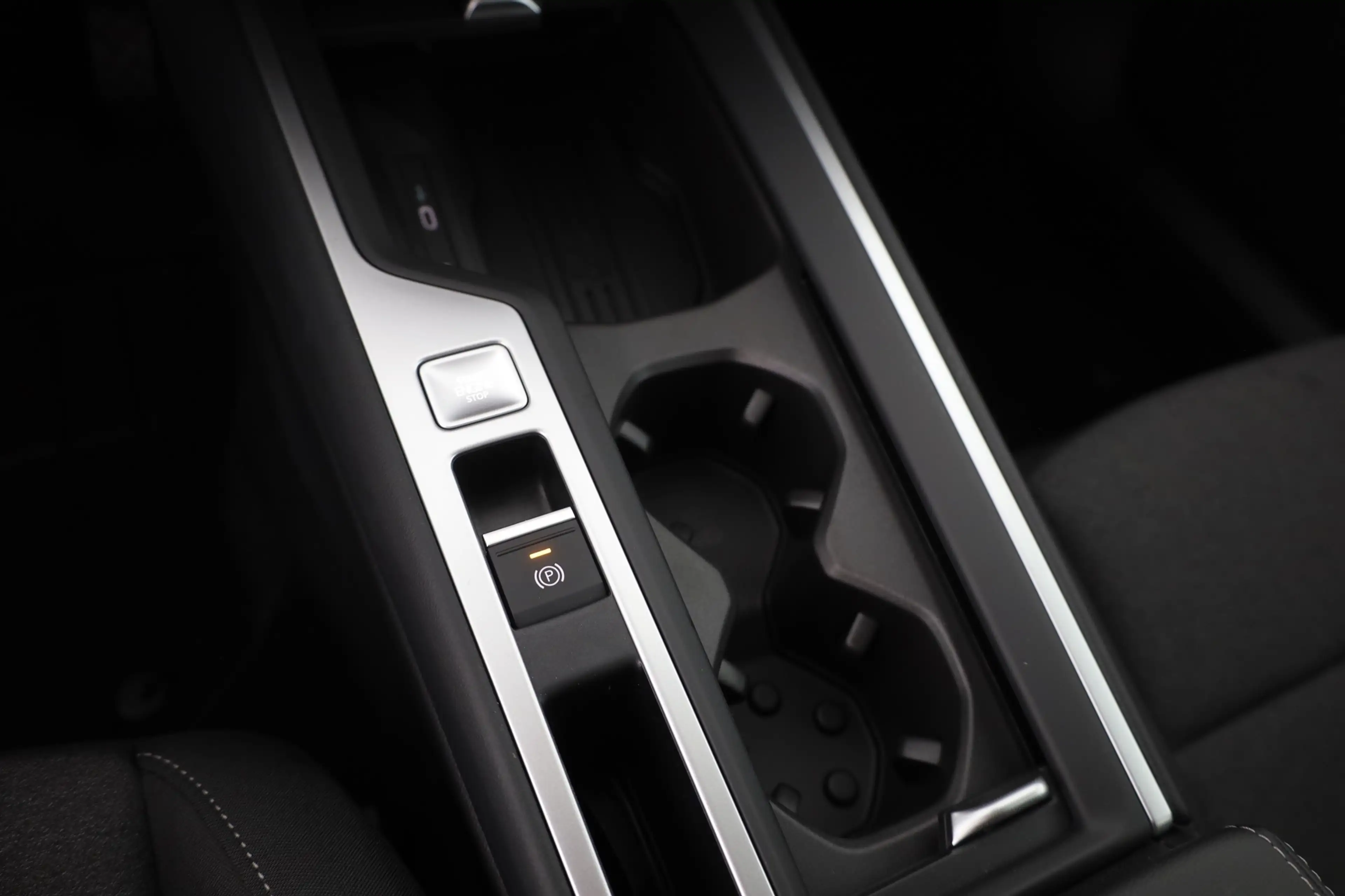 Volkswagen Passat Variant 1.5 eTSI DSG LED ACC AHK — photo 13