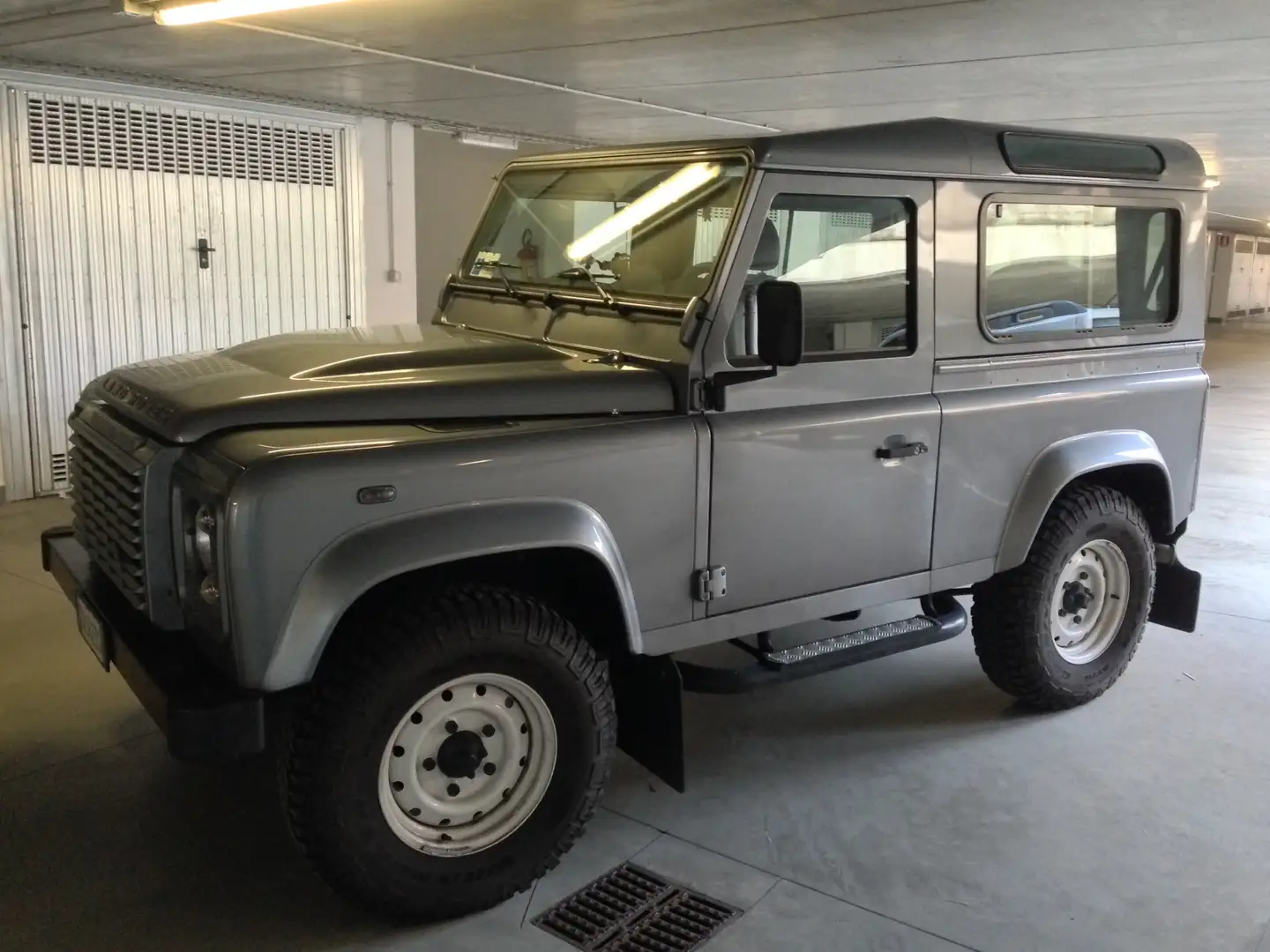 Land Rover Defender 90 2.2 td SW Grigio - 1