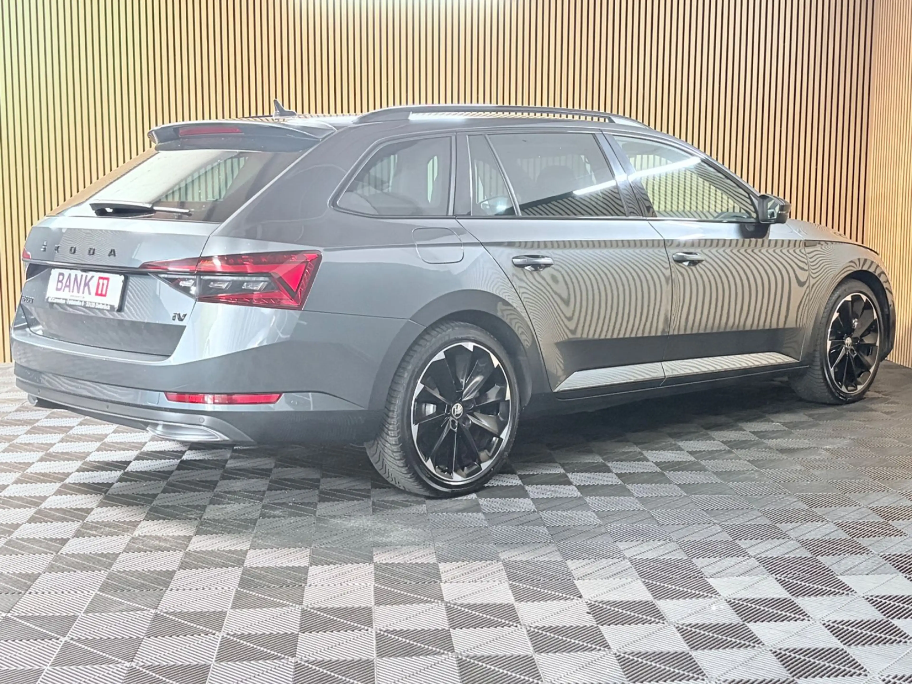 Skoda Superb Combi Sportline iV Hybrid/ StandHZG/ 360° — photo 14