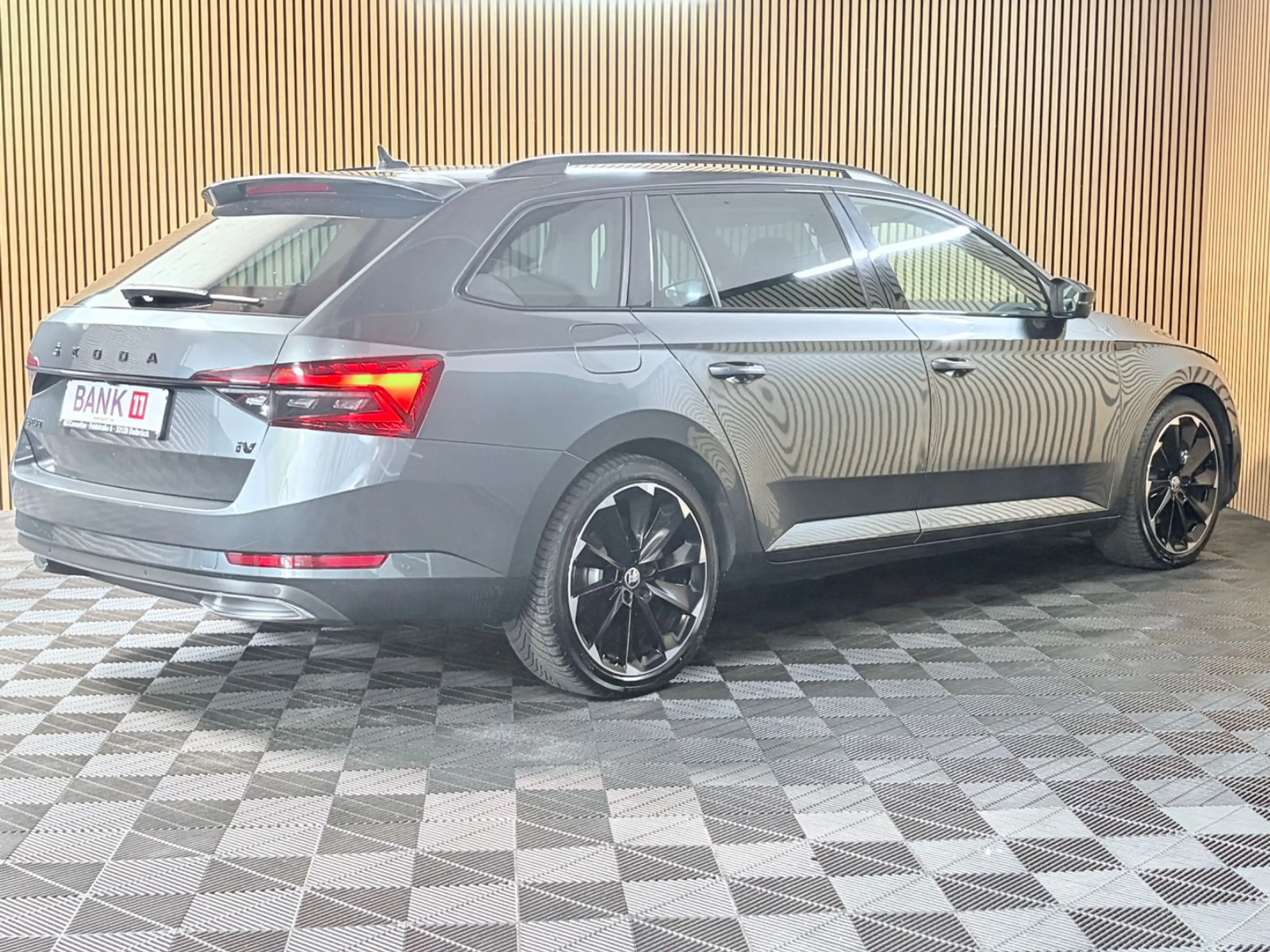 Skoda Superb Combi Sportline iV Hybrid/ StandHZG/ 360° — photo 13