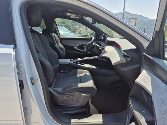 Peugeot 3008 view 9