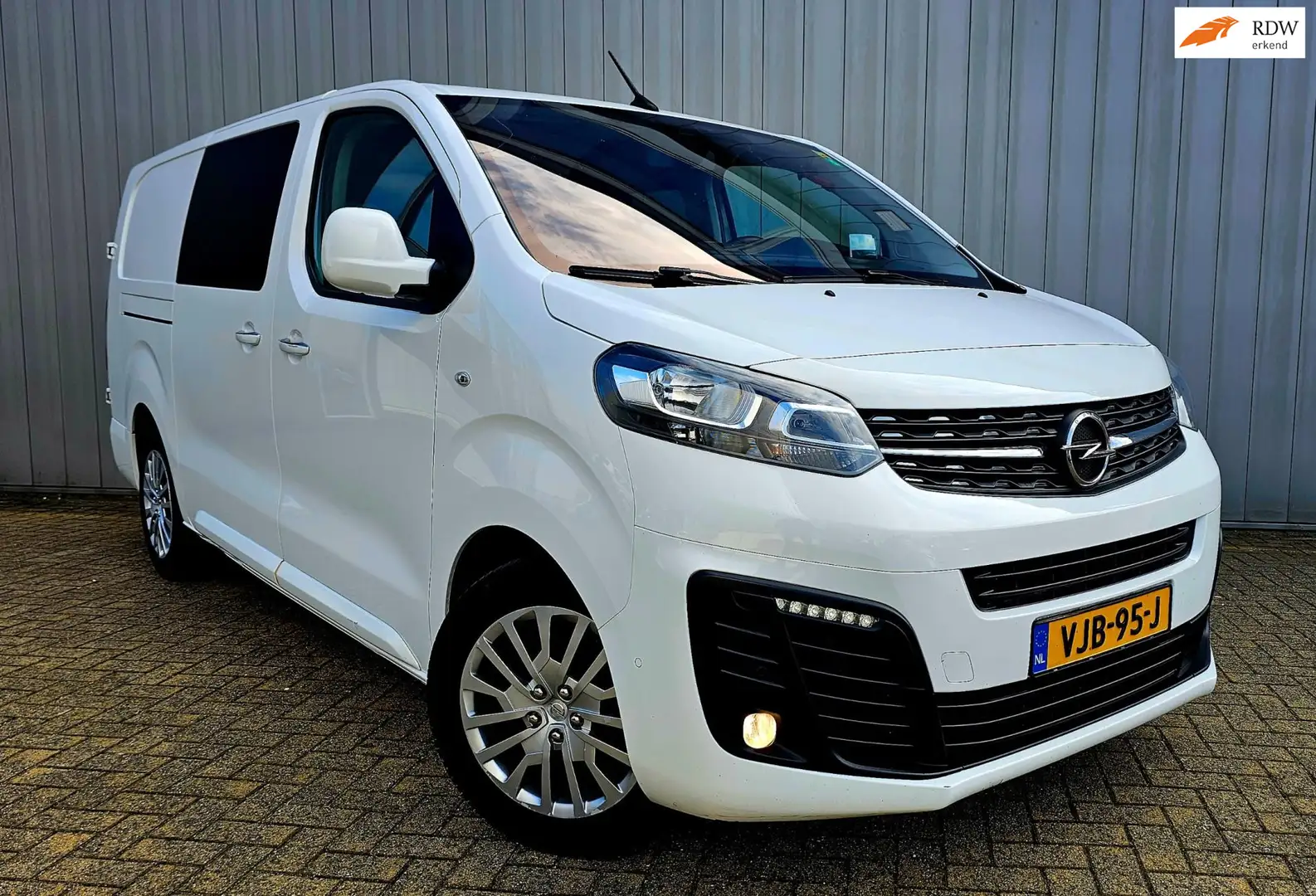 Opel Vivaro 2.0 CDTI L3H1 DC Innovation Weiß - 1