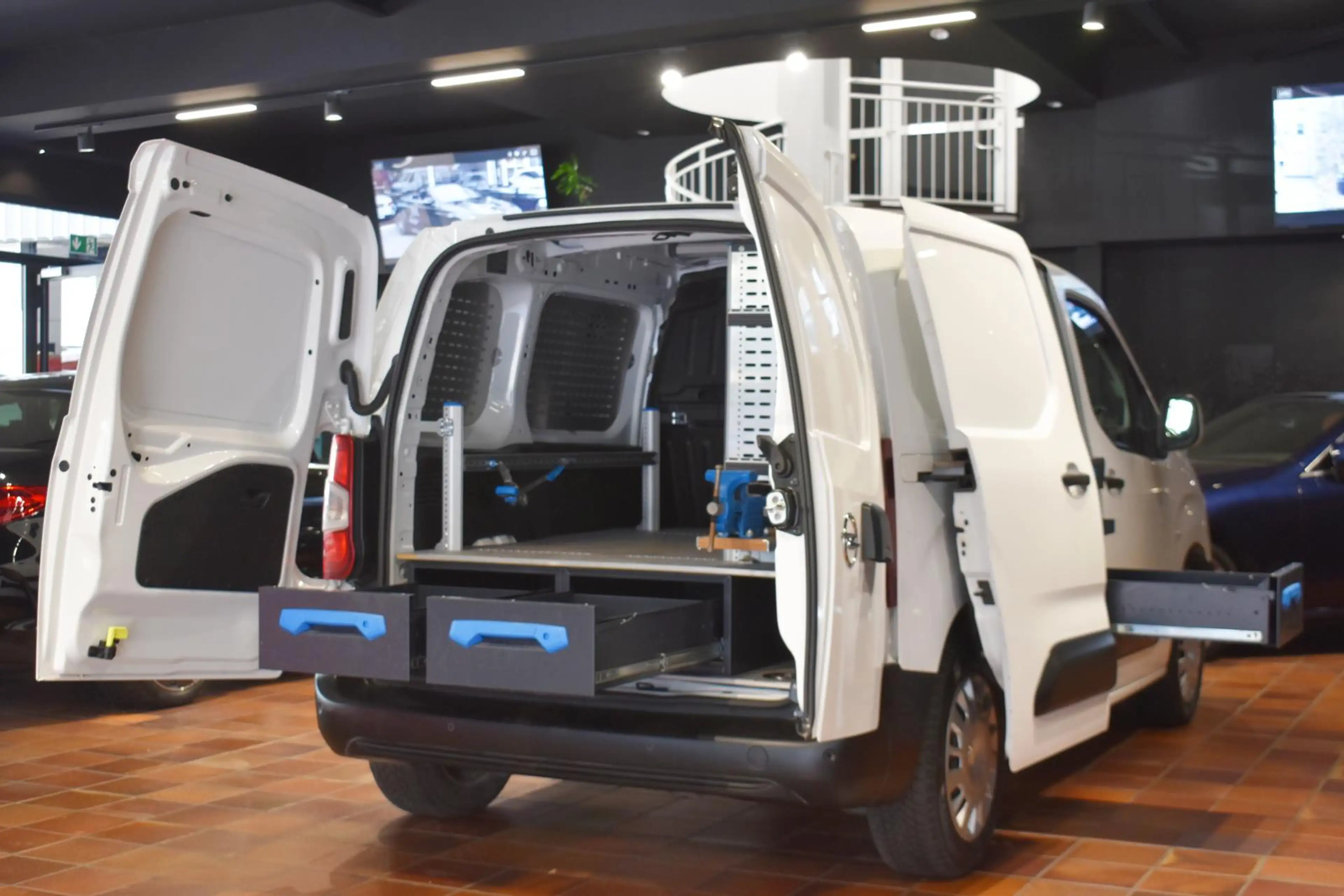 Opel Combo CARGO 1.5 D EDITION SORTIMO-WERKSTATT TEMPOMAT SIT