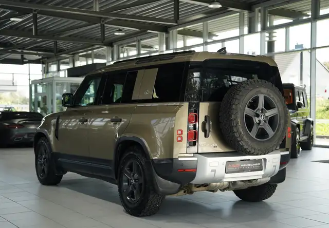 Land Rover Defender view 9