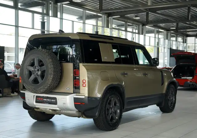 Land Rover Defender view 7