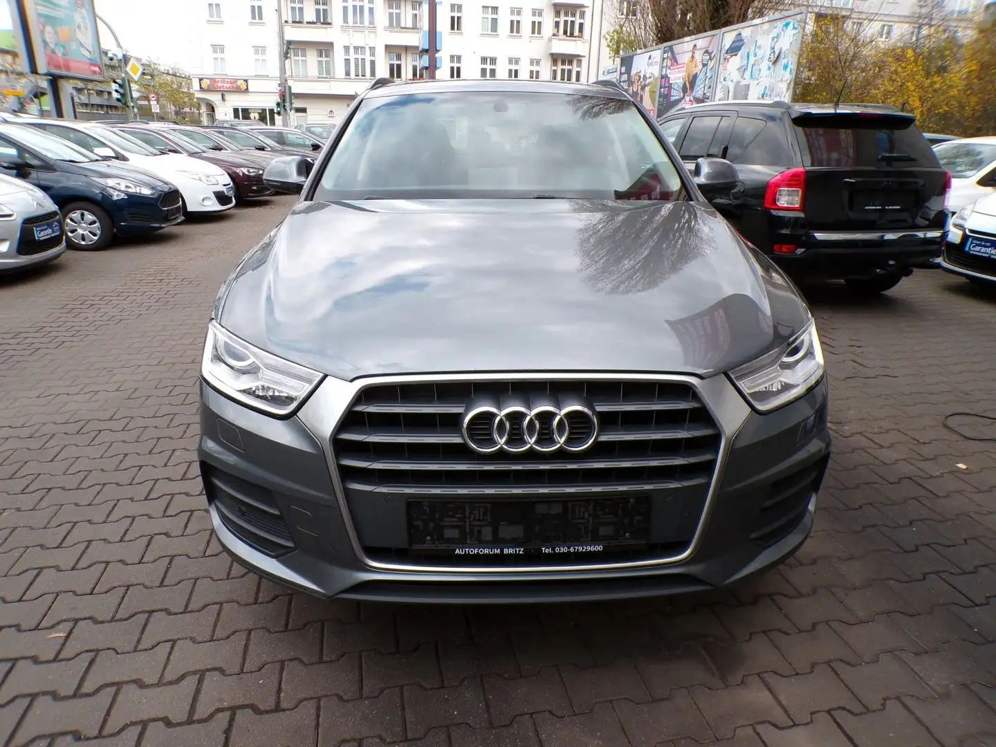 Audi Q3 2.0 TDI 88kW S tronic Grau - 2