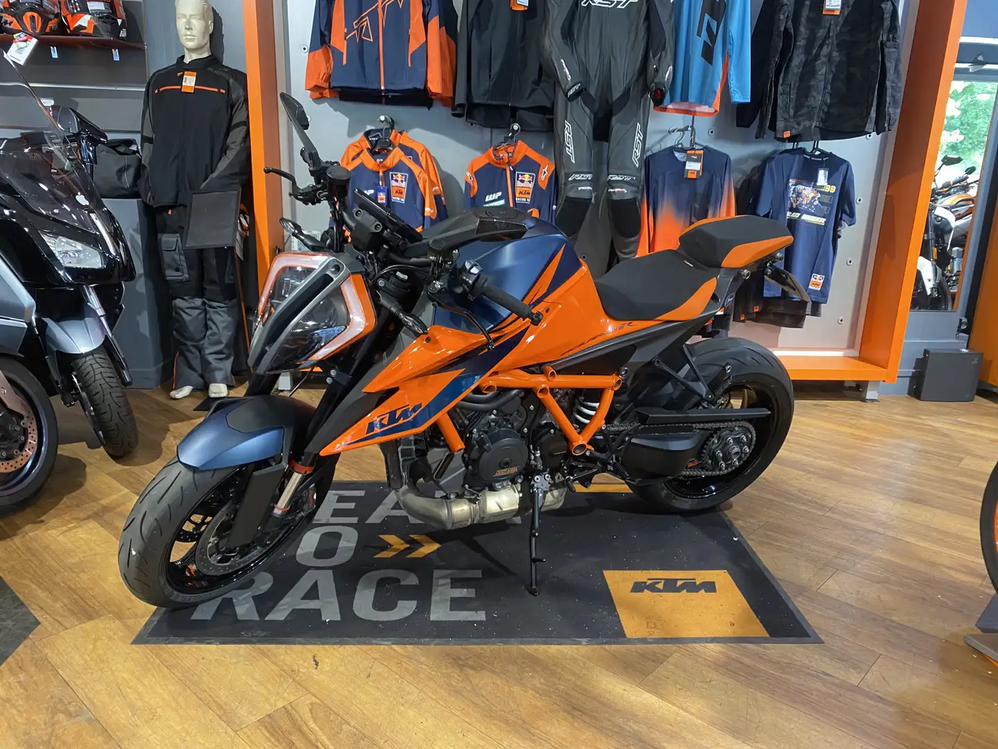 KTM 1290 Super Duke R Portocaliu - 2