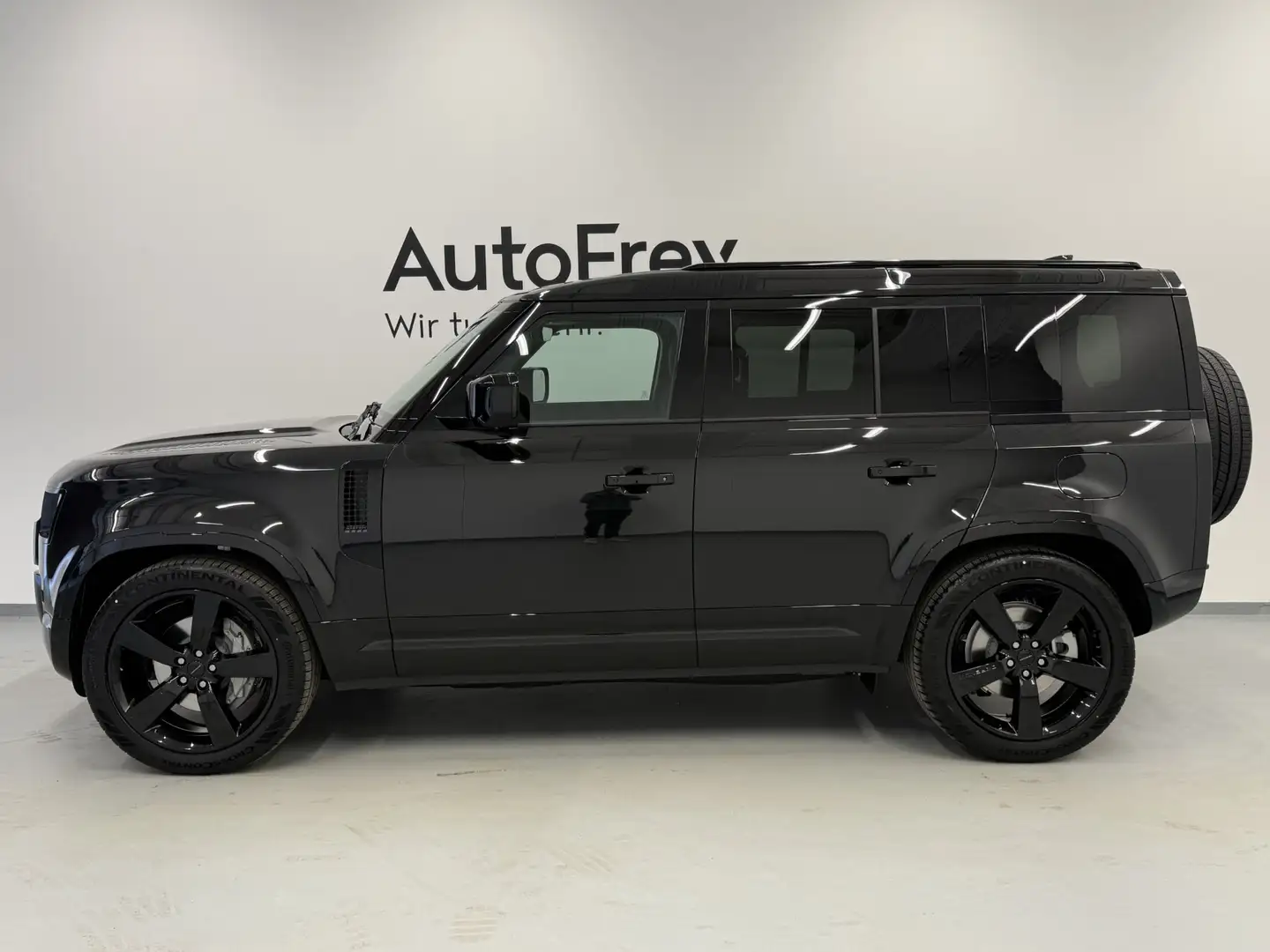 Land Rover Defender 110 P300e X-Dynamic S Schwarz - 2
