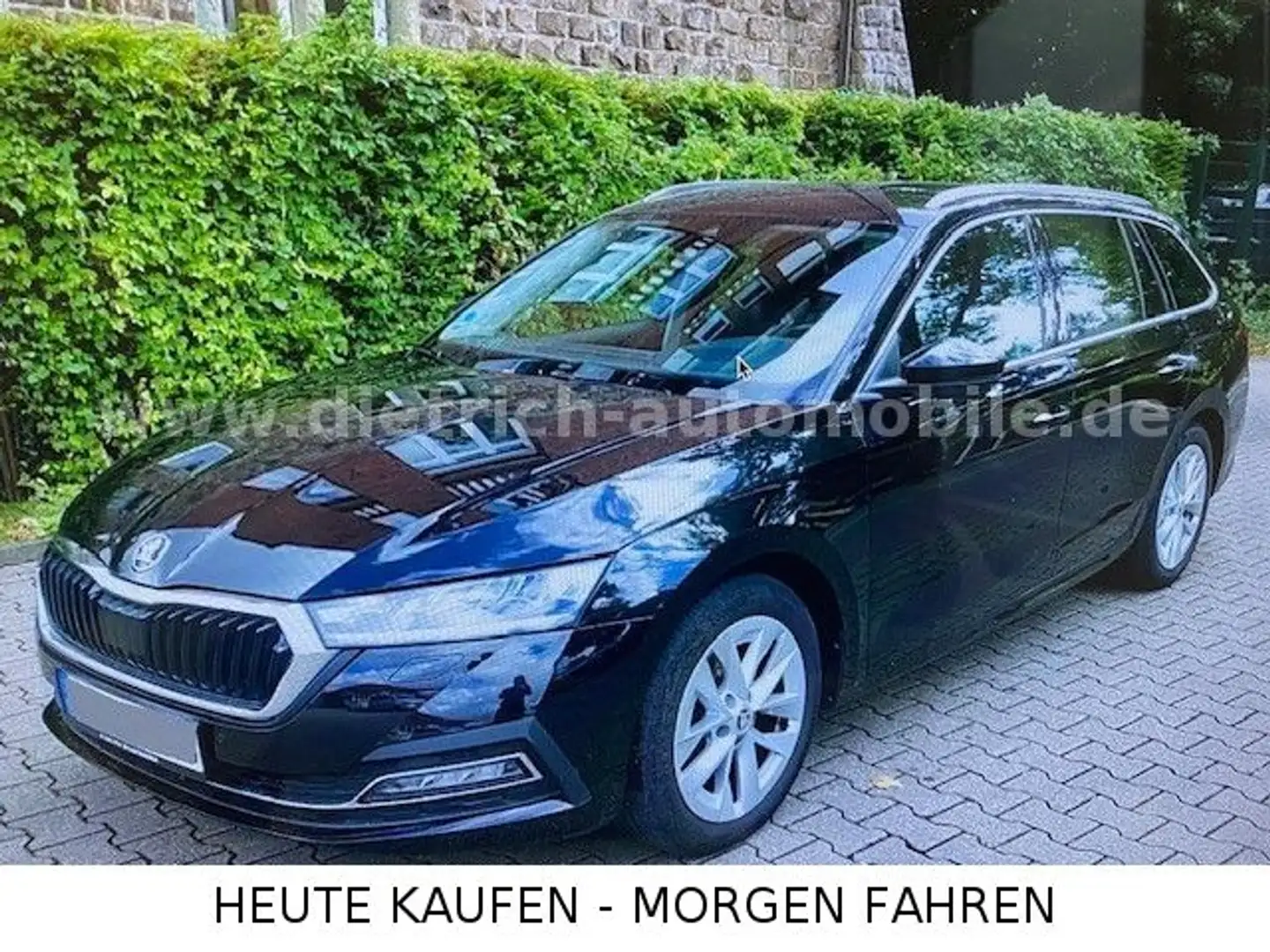 Skoda Octavia Combi 2,0 TDi Style DSG LED KAMERA PDC Schwarz - 1