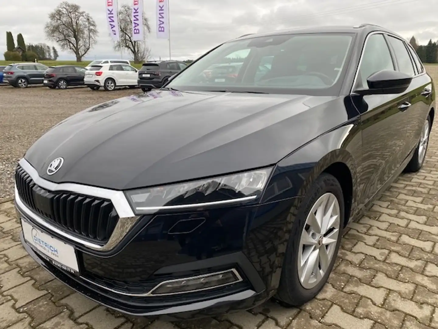 Skoda Octavia Combi 2,0 TDi Style DSG LED KAMERA PDC Zwart - 1