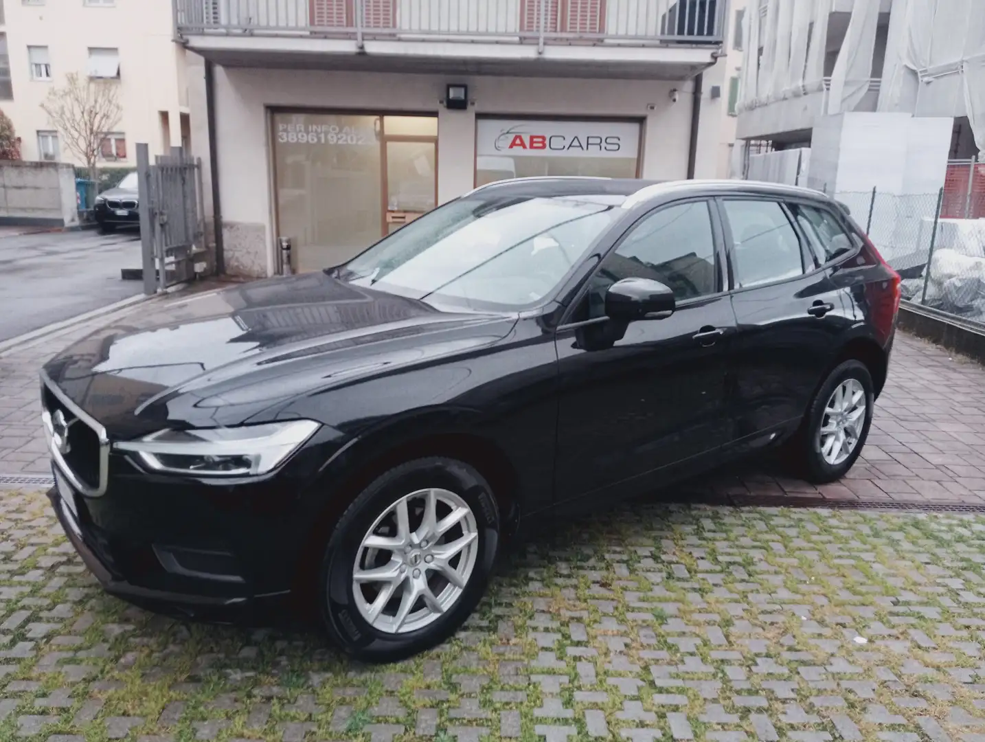 Volvo XC60 2.0 d4 Geartronic 190cv Nero - 1