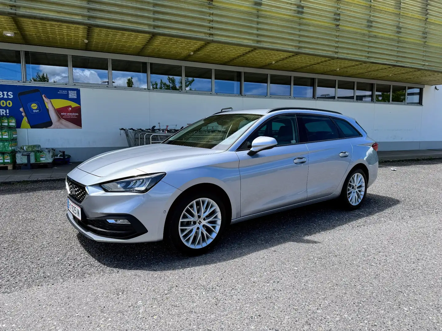 SEAT Leon Sportstourer 1.0 TSI OPF Style Silber - 1
