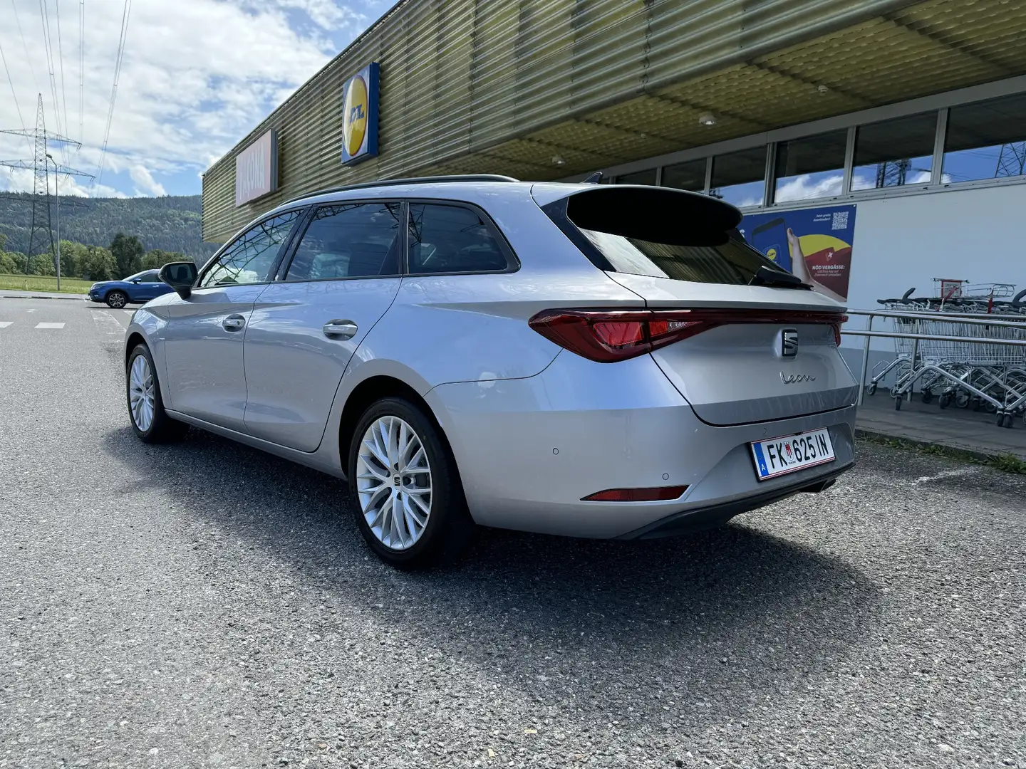 SEAT Leon Sportstourer 1.0 TSI OPF Style Silber - 2