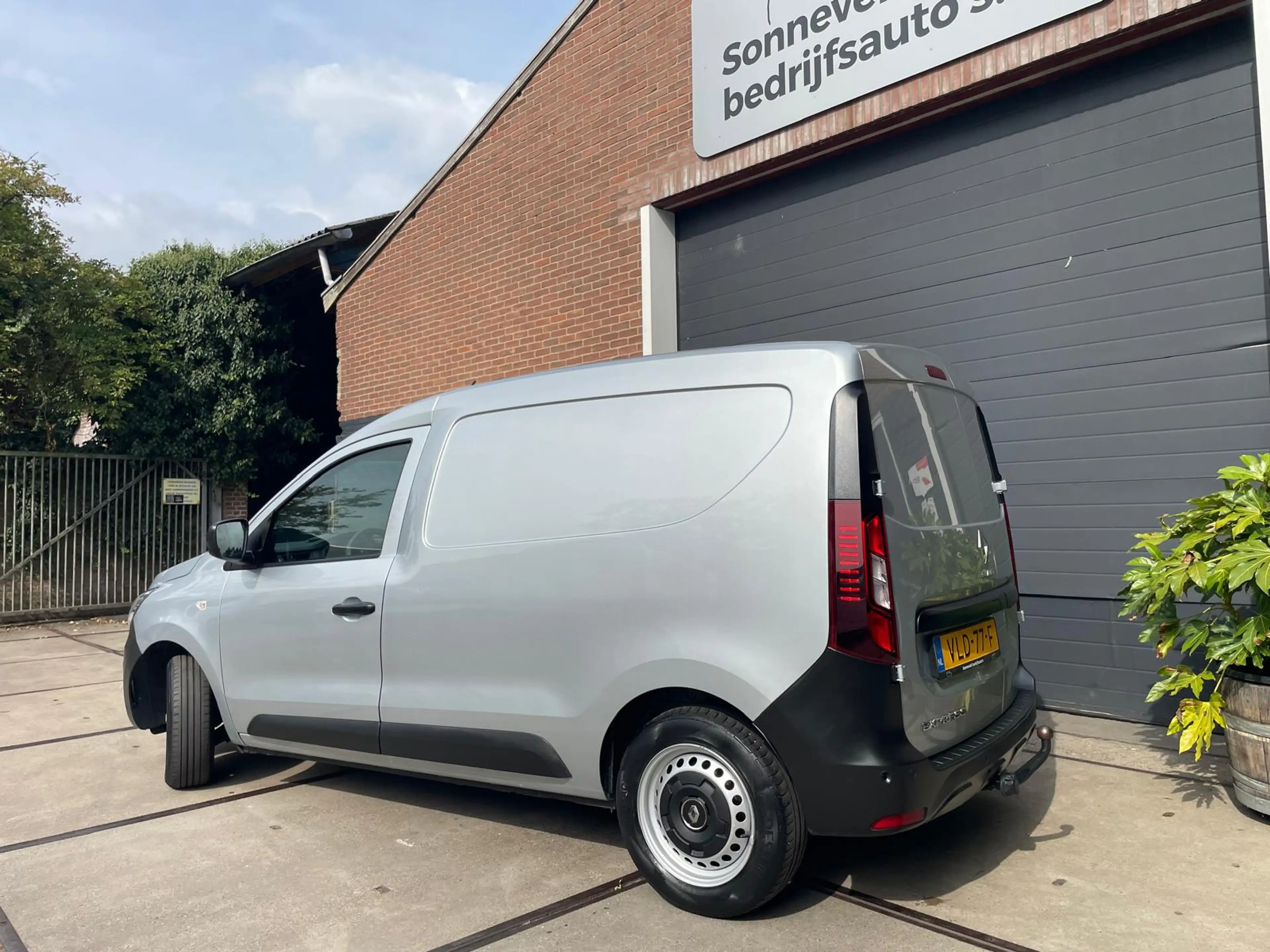 Renault Express 1.5 dCi 75 Comfort lage kilometerstand grijs-metal — photo 4