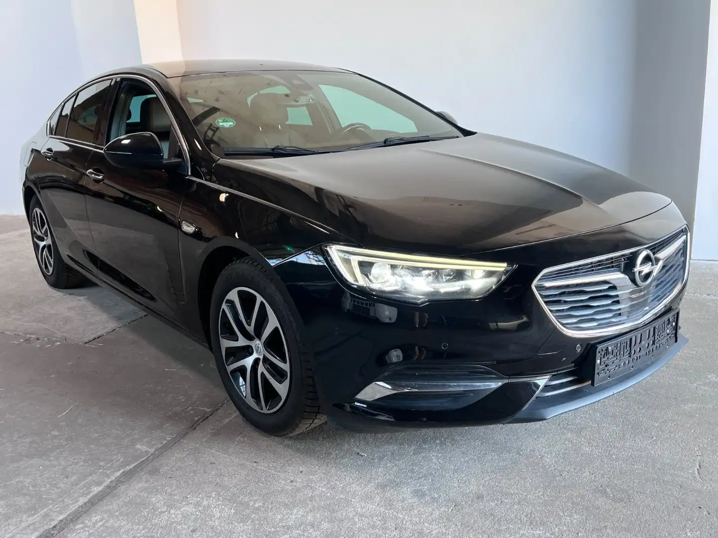 Opel Insignia 1.6 *Head-Up, 360°-Kamera* Zwart - 2