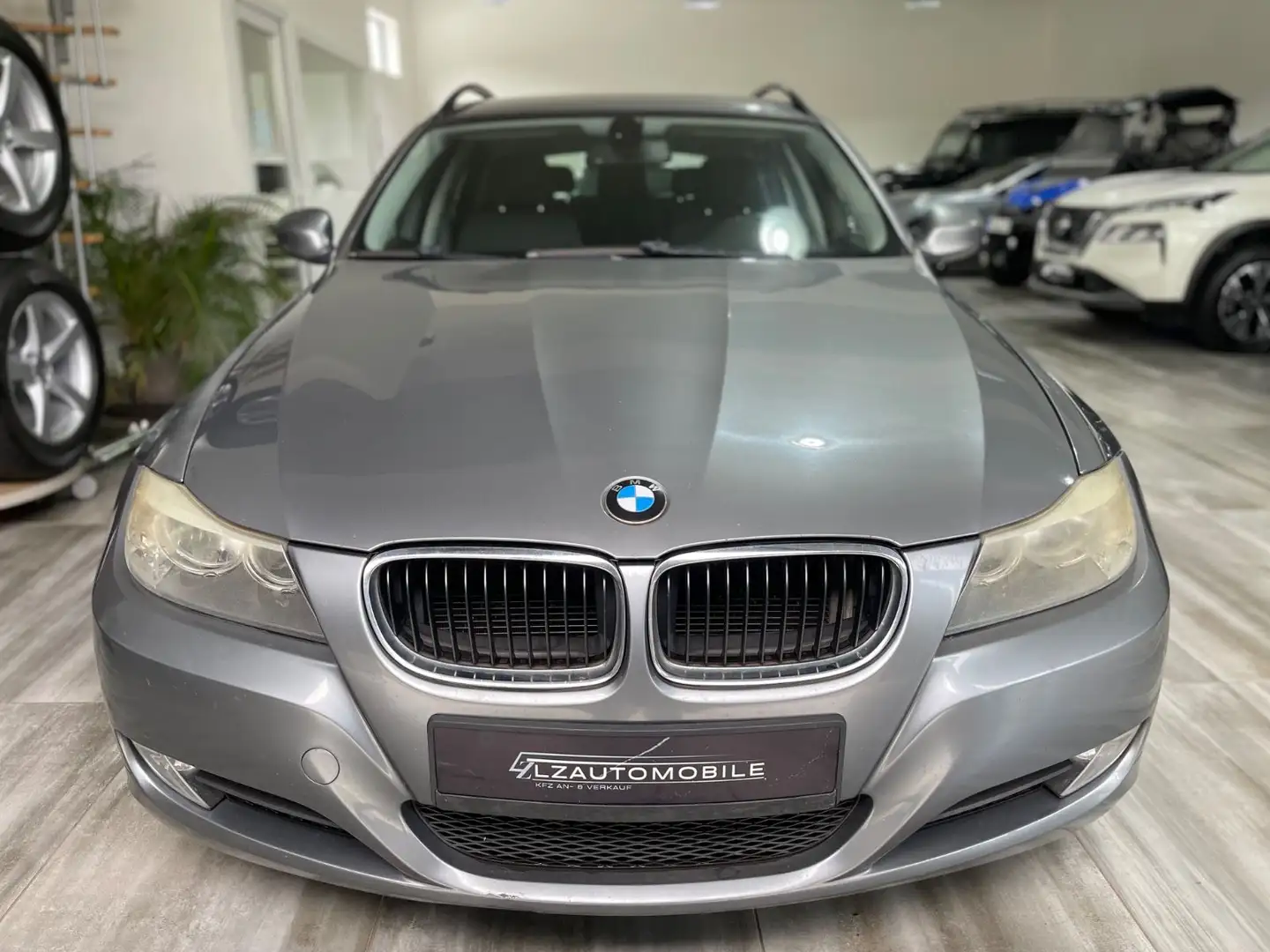 BMW 320 d Touring E91 Facelift LCI Grau - 2